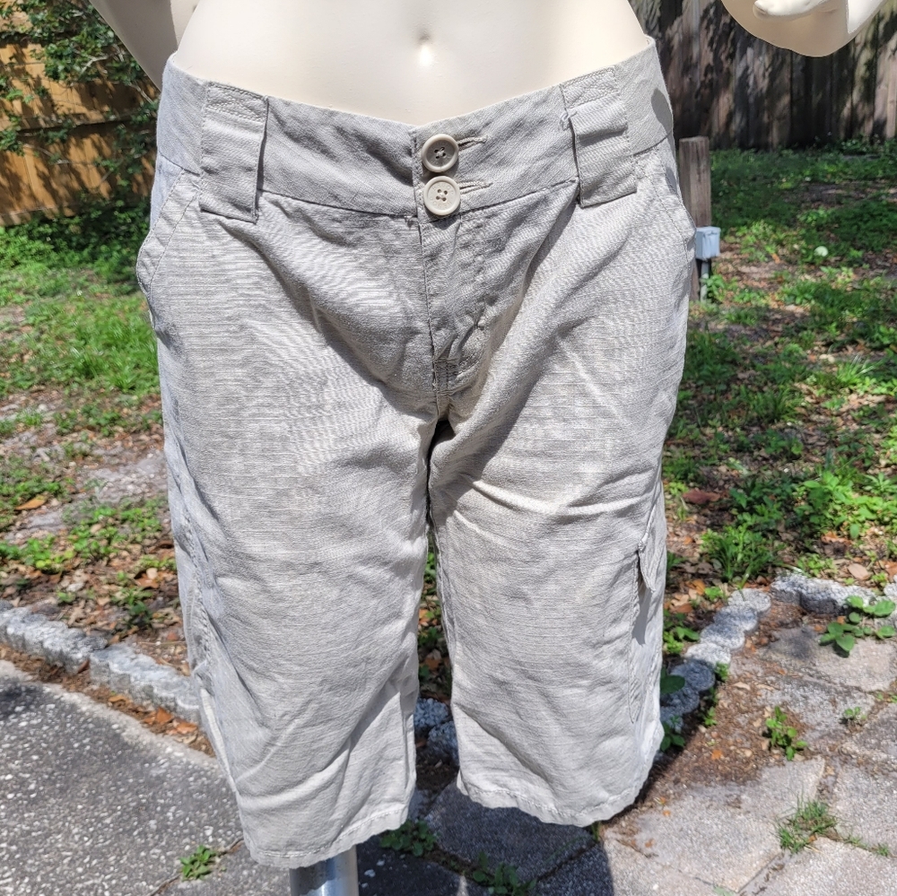 Bebop Size 9 Beige Wide Leg Cargo Bermuda Shorts/Capris